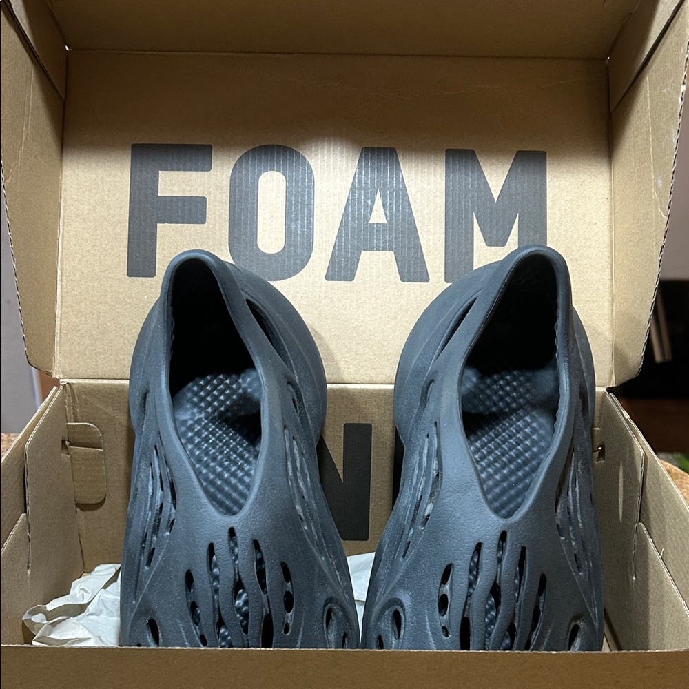 Yeezy Kids Foam Runner in Black